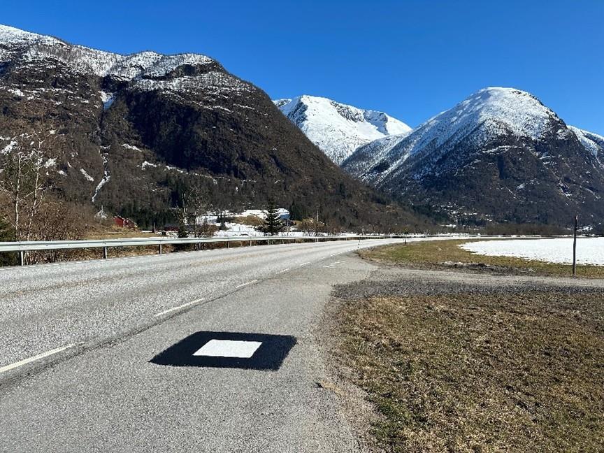 fastmerke på en landevei. - Klikk for stort bilde